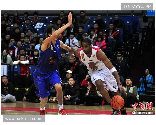 CBA激战麦迪领衔青岛队对决江苏队精彩瞬间回顾