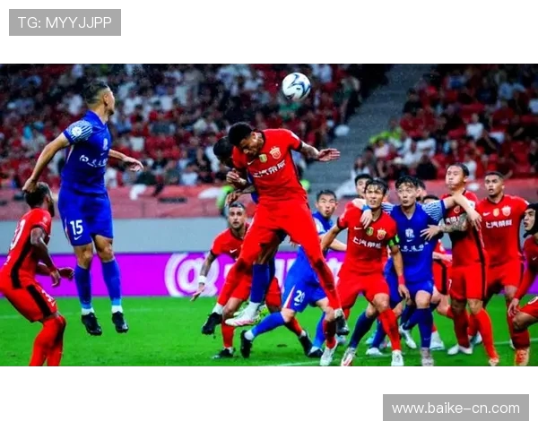 聚力恒大与申花激战正酣谁能在这场对决中笑到最后