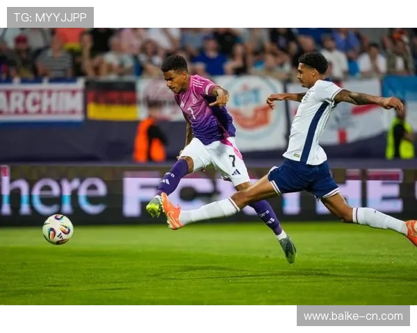 英格兰与德国欧青赛激战正酣青春力量碰撞足球梦想 英格兰与德国欧青赛激战正酣青春力量碰撞足球梦想